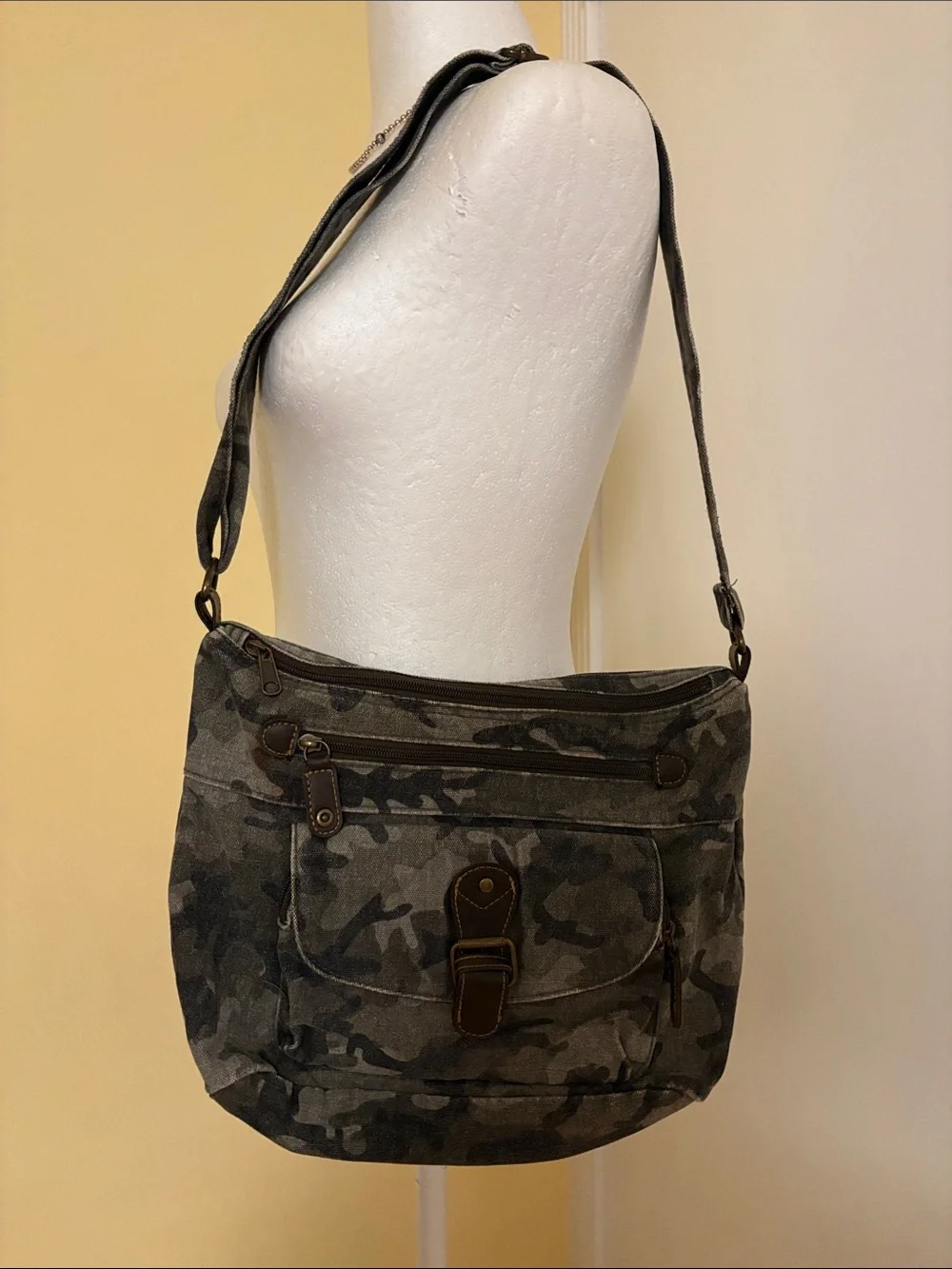 Men's Camouflage Canvas Messenger Bag - Gray Camo